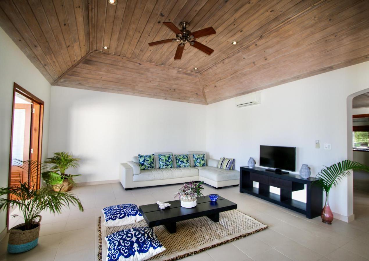 The Hideaway At Hughes Point Freetown Village Exterior foto
